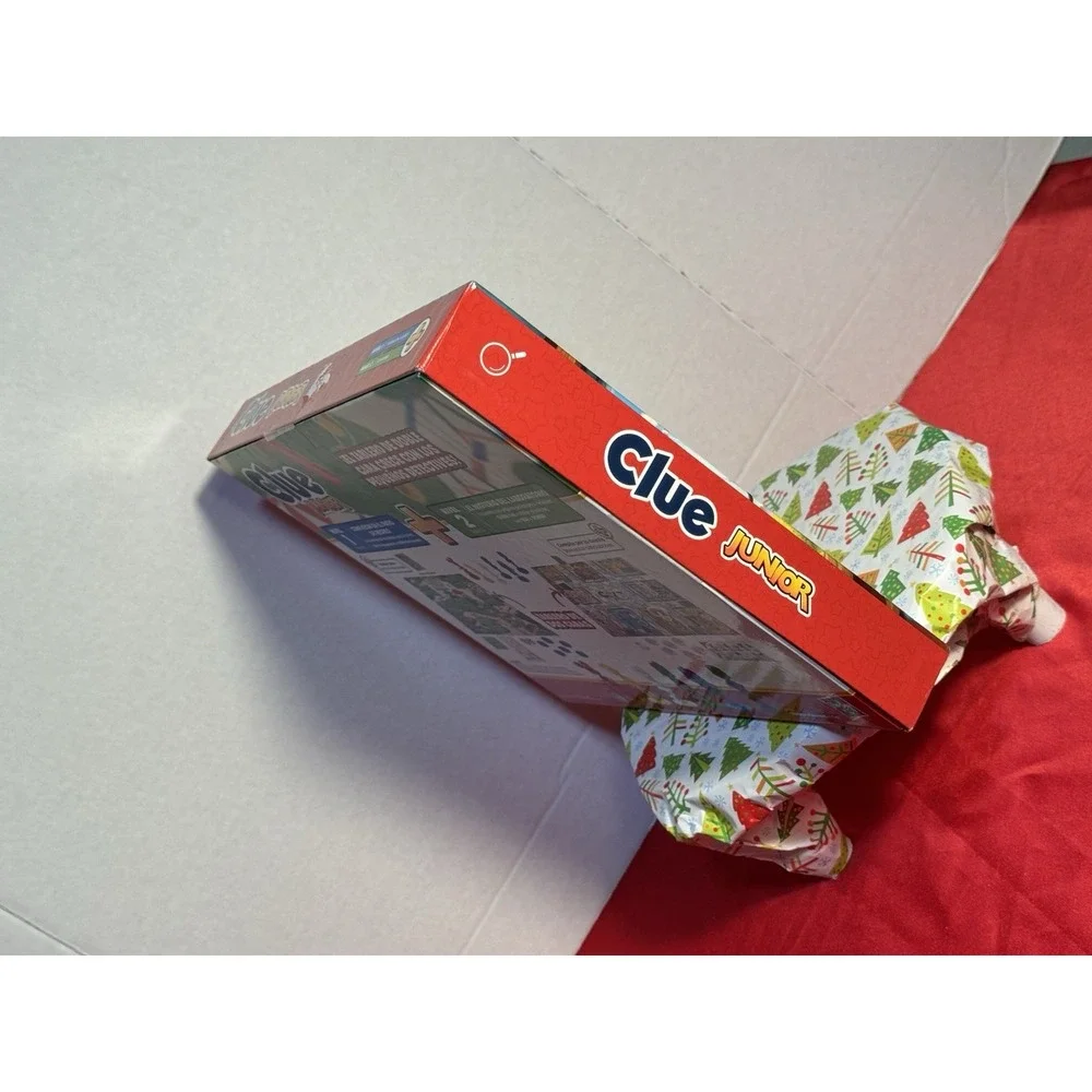 Clue Junior Game, 2-Sided Gameboard, 2 Games in 1, Clue Mystery Game for Younger